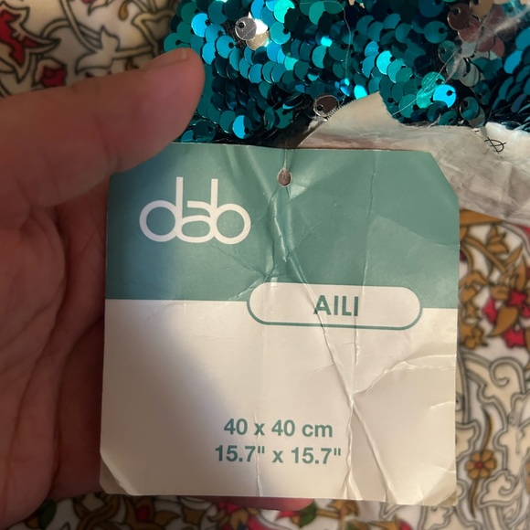 Pillow with Sequins - Picture 6 of 7